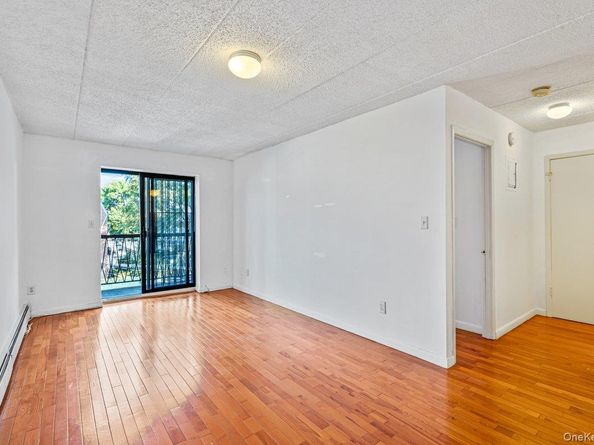 147-45 Barclay Ave 2, Flushing NY 11355