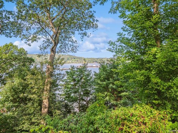 737 N Broadway 2D, Hastings-on-Hudson NY 10706