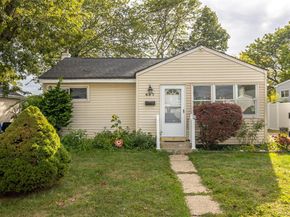 457 N Monroe Avenue, Lindenhurst NY 11757