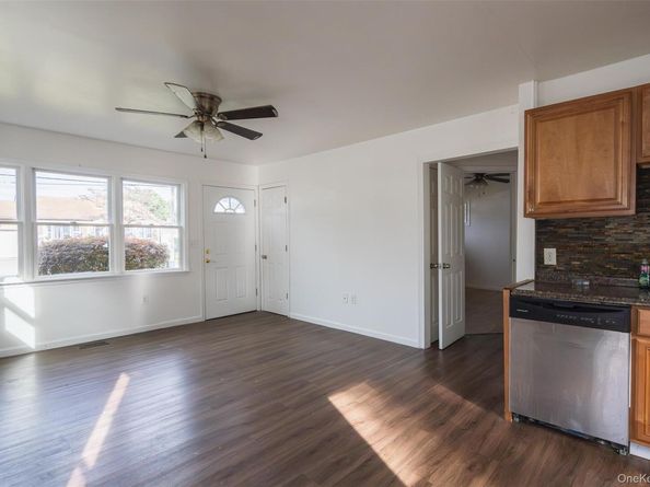 457 N Monroe Avenue, Lindenhurst NY 11757