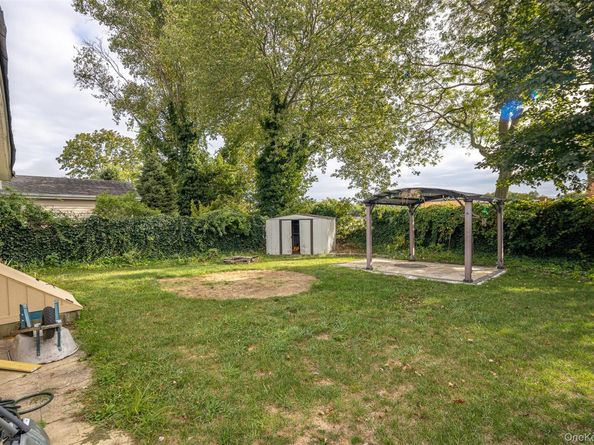 457 N Monroe Avenue, Lindenhurst NY 11757