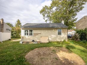 457 N Monroe Avenue, Lindenhurst NY 11757