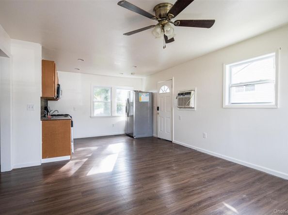 457 N Monroe Avenue, Lindenhurst NY 11757