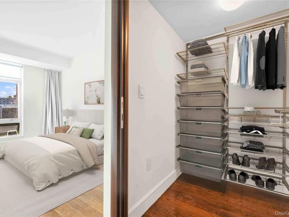 21-24 30 Avenue, Astoria NY 11102