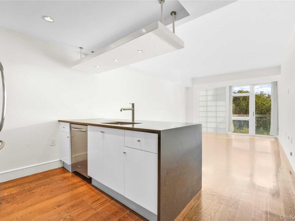 21-24 30 Avenue, Astoria NY 11102