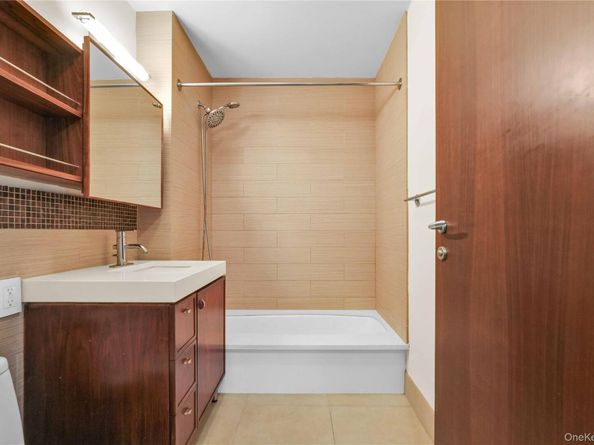 21-24 30 Avenue, Astoria NY 11102