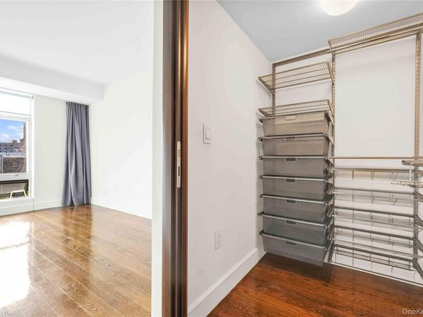 21-24 30 Avenue, Astoria NY 11102
