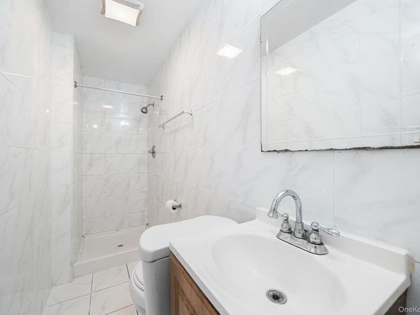 15044 87th Road, Briarwood NY 11432