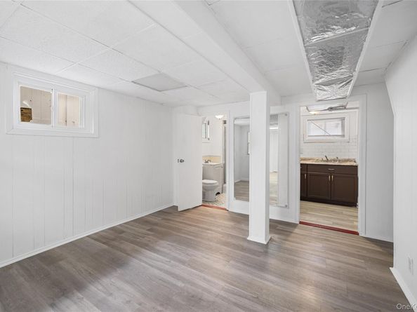 15044 87th Road, Briarwood NY 11432