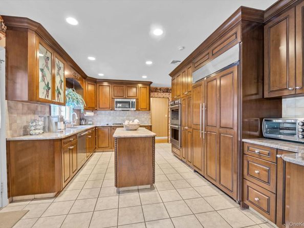 36 Somerset Drive S, Great Neck NY 11020