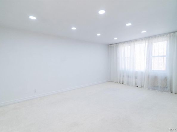 1 Sadore Lane 5A, Yonkers NY 10710