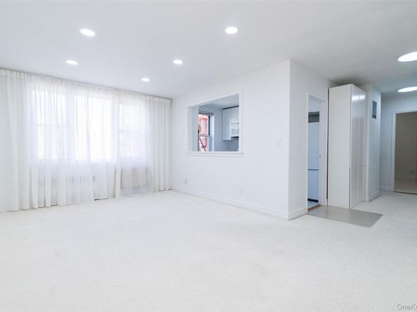 1 Sadore Lane 5A, Yonkers NY 10710
