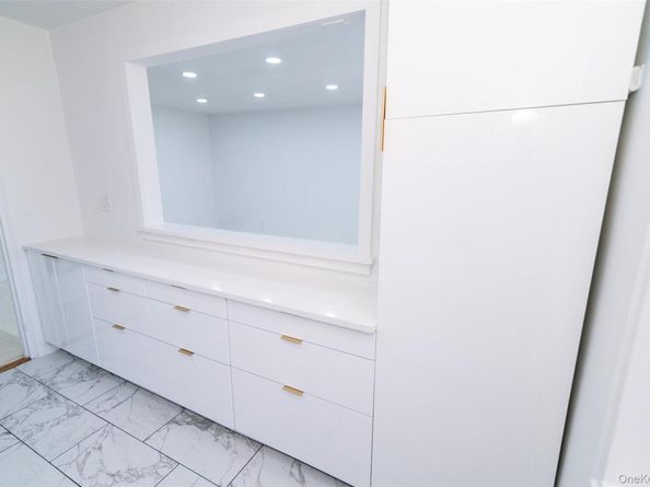 1 Sadore Lane 5A, Yonkers NY 10710
