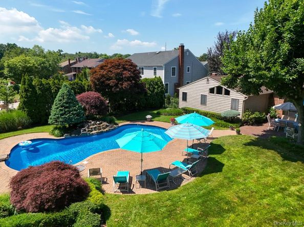 1 Castle Drive, Woodbury NY 11797