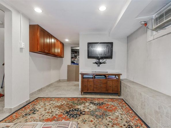 548 E State Street, Long Beach NY 11561