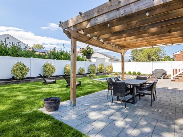 7 Driftwood Drive, Glen Cove NY 11542