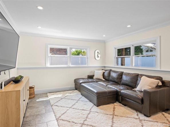 7 Driftwood Drive, Glen Cove NY 11542