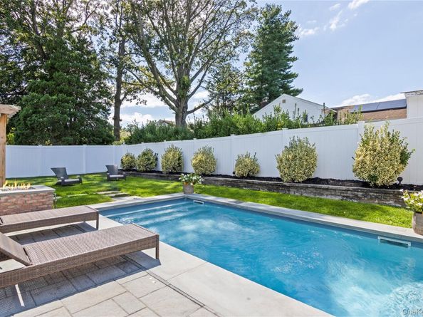 7 Driftwood Drive, Glen Cove NY 11542