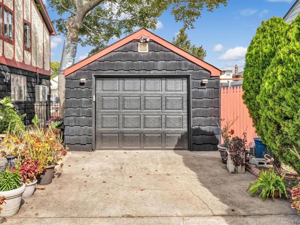 34 W 2nd Street, Freeport NY 11520