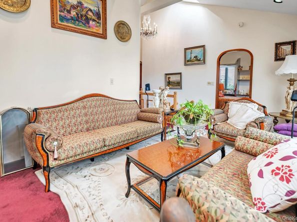 34 W 2nd Street, Freeport NY 11520