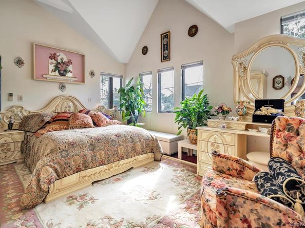 34 W 2nd Street, Freeport NY 11520