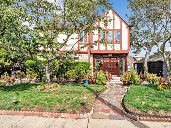 34 W 2nd Street, Freeport NY 11520