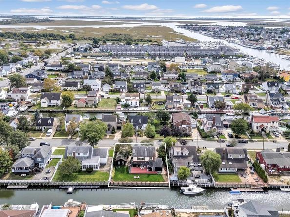 34 W 2nd Street, Freeport NY 11520