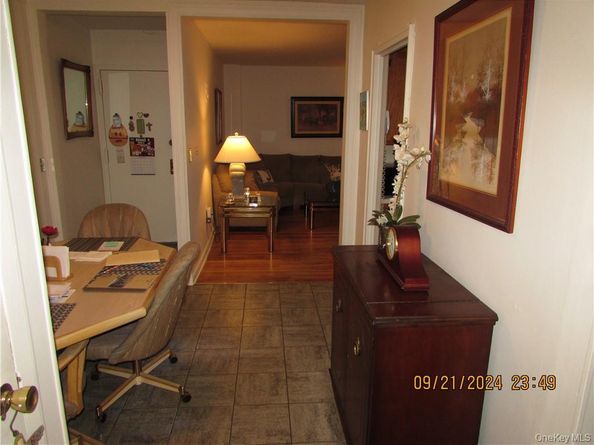 1561 Central Park Ave I5, Yonkers NY 10710