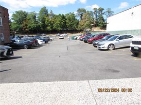 1561 Central Park Ave I5, Yonkers NY 10710