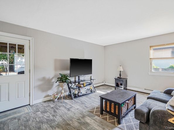 5 Hermart Lane, Ronkonkoma NY 11779
