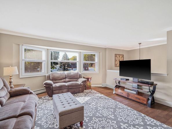 5 Hermart Lane, Ronkonkoma NY 11779