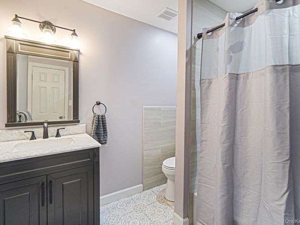 5 Hermart Lane, Ronkonkoma NY 11779