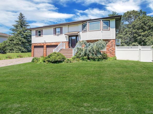 5 Hermart Lane, Ronkonkoma NY 11779