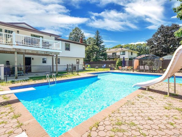 5 Hermart Lane, Ronkonkoma NY 11779