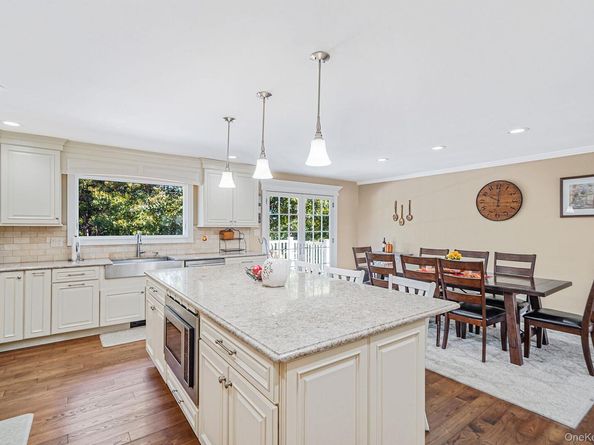 5 Hermart Lane, Ronkonkoma NY 11779