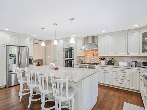 5 Hermart Lane, Ronkonkoma NY 11779
