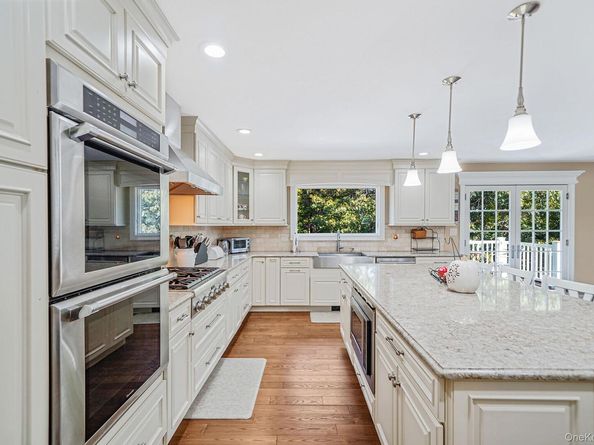 5 Hermart Lane, Ronkonkoma NY 11779