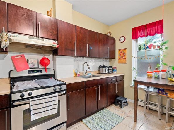 285 Lincoln Avenue, Brooklyn NY 11208