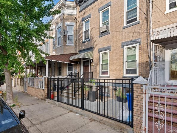 285 Lincoln Avenue, Brooklyn NY 11208