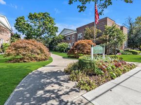 195 N Village Avenue D4, Rockville Centre NY 11570