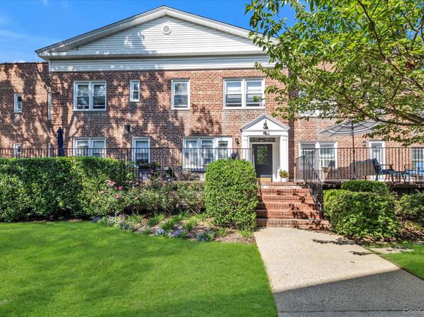 195 N Village Avenue D4, Rockville Centre NY 11570