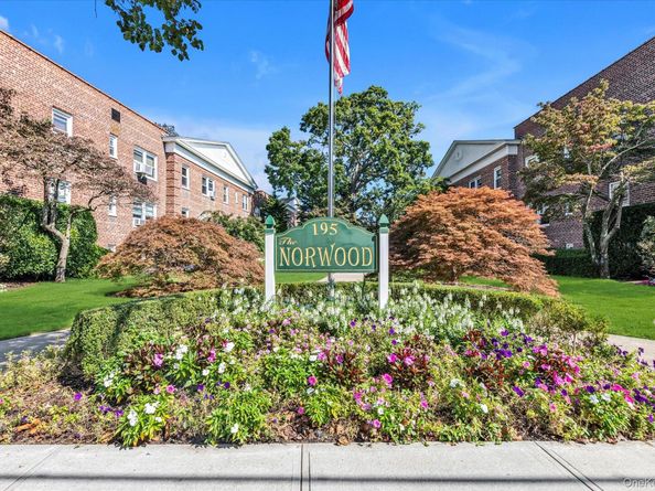 195 N Village Avenue D4, Rockville Centre NY 11570