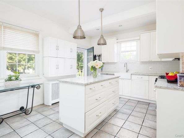 15 Bayside Avenue, Oyster Bay NY 11771