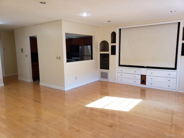 1230 SE Estate Lane Lane SE 2, Bayside NY 11360
