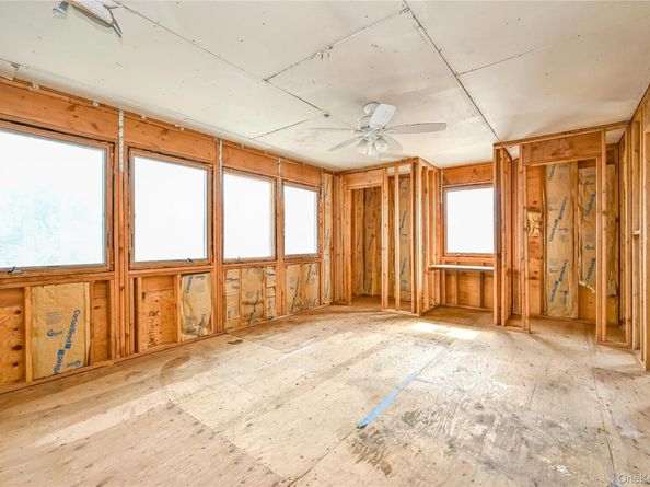 52 Kuhl Avenue, Hicksville NY 11801