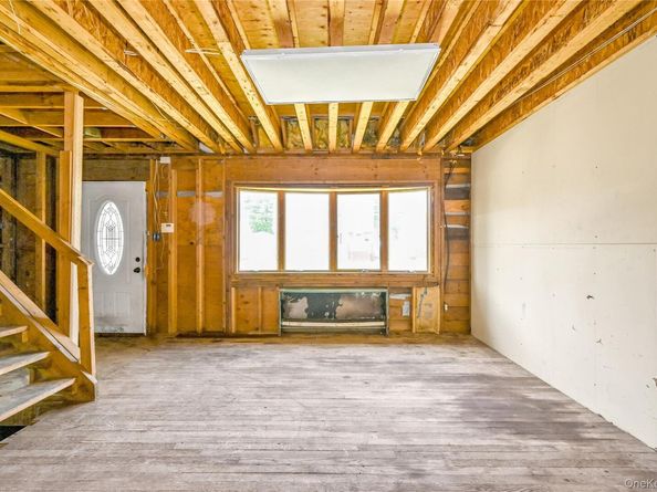 52 Kuhl Avenue, Hicksville NY 11801
