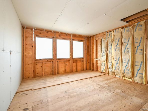 52 Kuhl Avenue, Hicksville NY 11801
