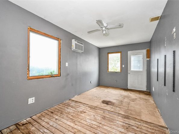 52 Kuhl Avenue, Hicksville NY 11801