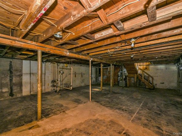 52 Kuhl Avenue, Hicksville NY 11801
