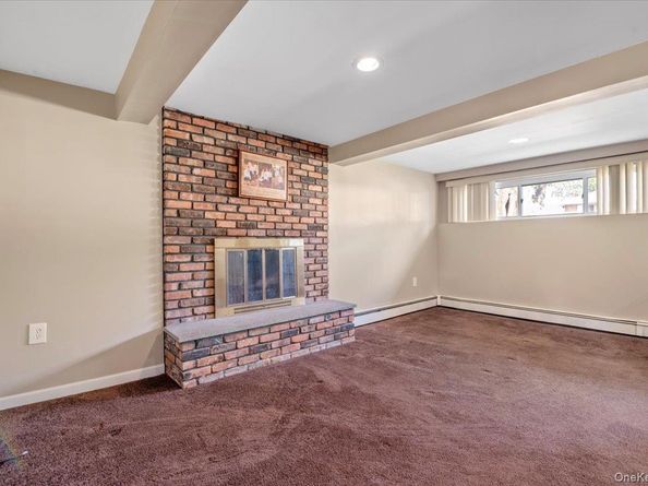 15 Alma Lane, Plainview NY 11803